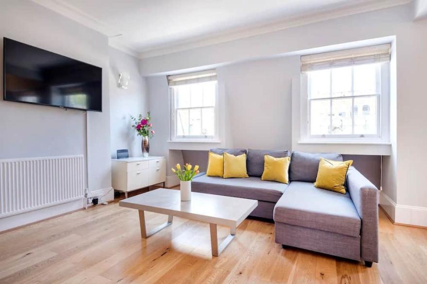 2 Bedroom Modern Central London Apartment