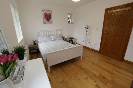 New Listing. Central London 15 min, Tube 1min walk, Tottenham Hotspurs Stad.5min