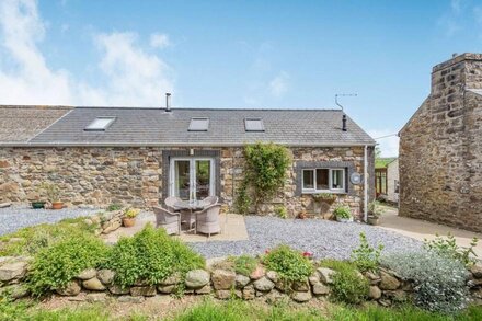 TREFAES NEWYDD, family friendly, with open fire in Sarn Meyllteyrn