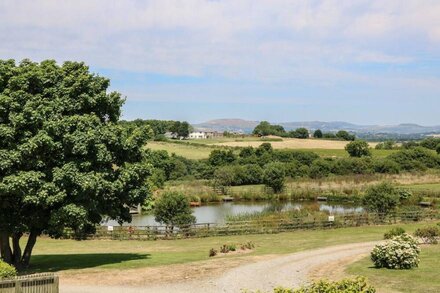 OAK COTTAGE, family friendly, with a garden in Tregony