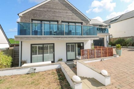 SANDBANKS, pet friendly, luxury holiday cottage in Praa Sands