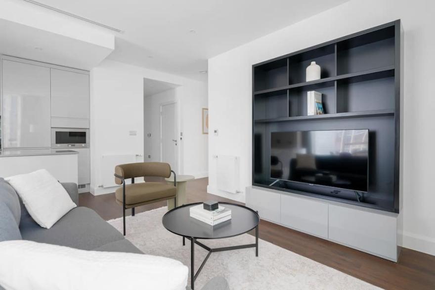 Modern Canary Wharf 3BR, Open Plan, short walk to Wharf, by Blueground