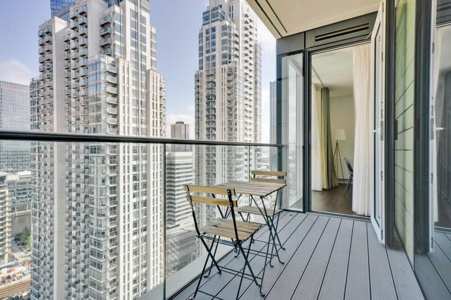 Bright Canary Wharf 2BR w/ Balcony, short walk to Wharf, by Blueground