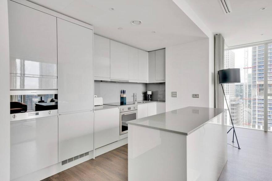 Bright Canary Wharf 2BR w/ Balcony, short walk to Wharf, by Blueground