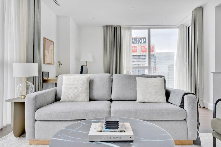 Hip Canary Wharf 2BR w Concierge, Gym & Cinema, by Blueground