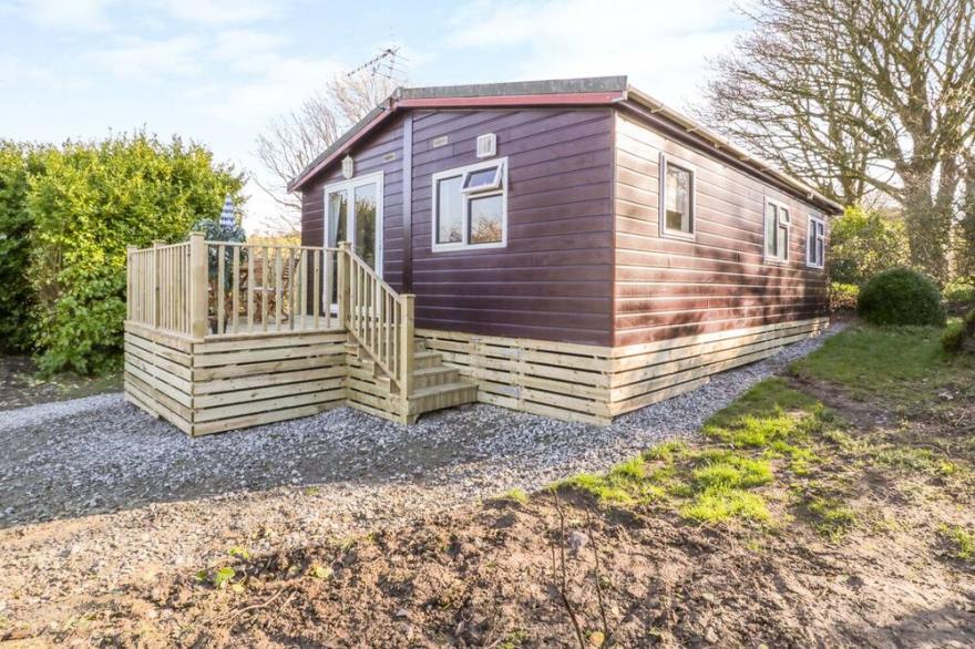 CABAN Y FELIN, Family Friendly, With A Garden In Cemaes Bay