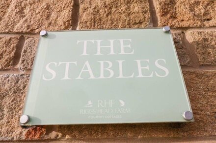 THE STABLES, pet friendly, with hot tub in Seamer, North Yorkshire