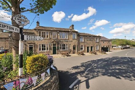 Lovejoy Cottage - luxe cottage on the Yorkshire Dales