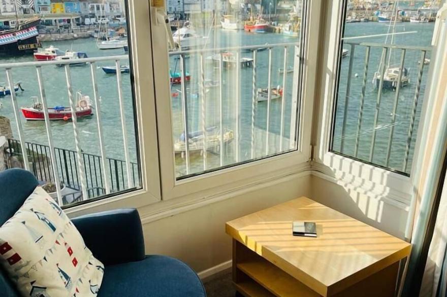 Brixham Inner harbour cottage  - sunny quayside location - Private Parking.