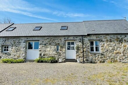 Stylish, family friendly Pembrokeshire Bluestone Barn in idyllic coastal setting