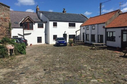 Sea-front holiday cottage in Seahouses