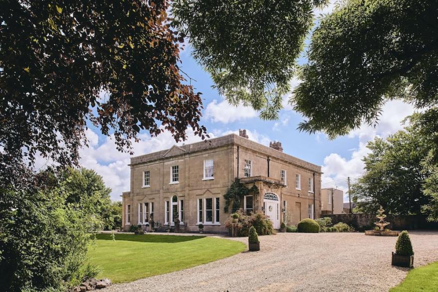 The Manor Holcombe Country House In Somerset With Pool, Hot-Tub And Games Room