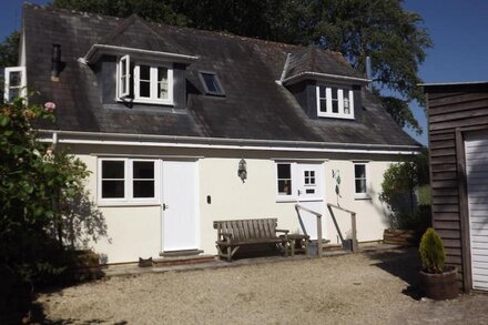 Stunning cottage in beautiful North Dorset near Gillingham with large garden