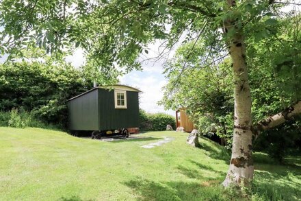 ORCHARD, romantic, character holiday cottage in Wadebridge