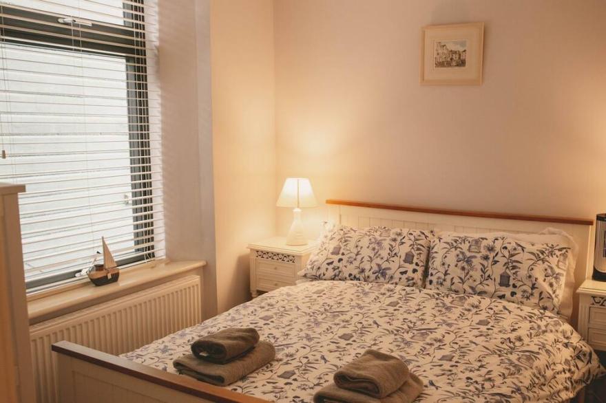 Pass the Keys | The Hideaway Modern comfy home in the heart of Kingsbridge