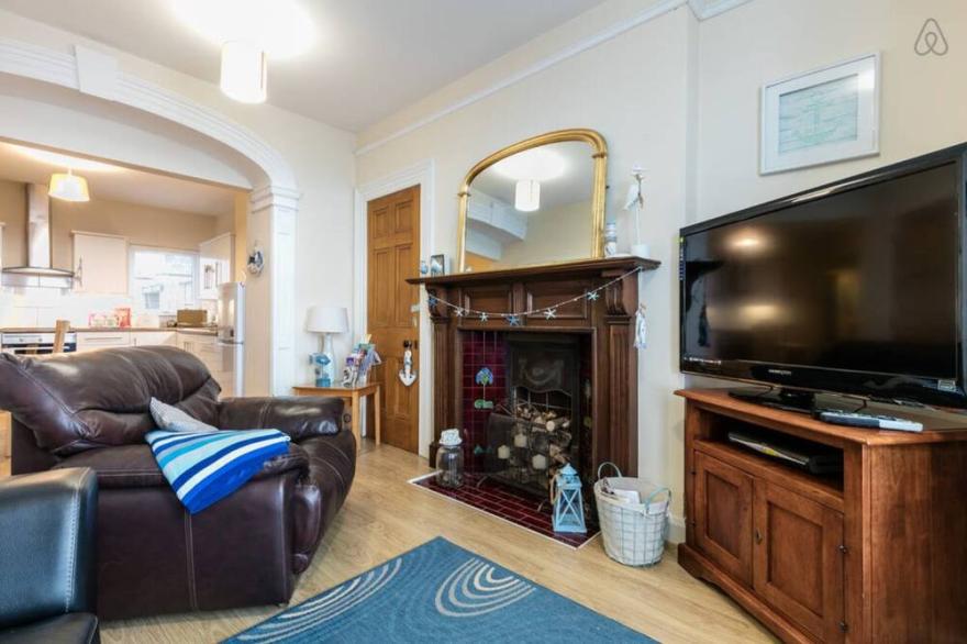 Ahoy Apartment Carrickfergus Front-line Sea-views and Super Comfy!
