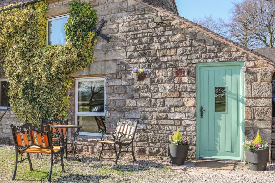 THE COTTAGE, pet friendly, with open fire in Waterhouses