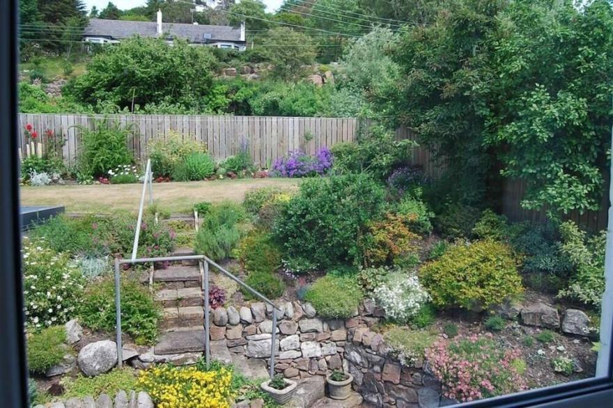 Neptune Cottage -  a house that sleeps 8 guests  in 5 bedrooms
