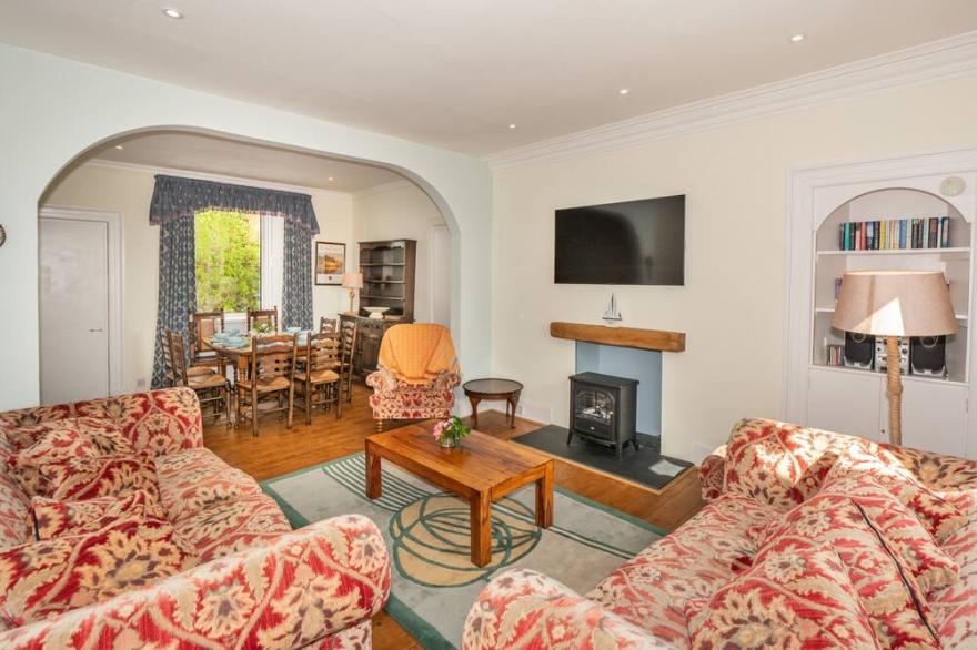 Neptune Cottage -  a house that sleeps 8 guests  in 5 bedrooms
