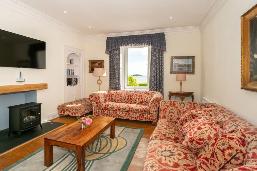Neptune Cottage -  a house that sleeps 8 guests  in 5 bedrooms