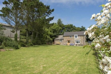 SALTY COTTAGE, pet friendly, with open fire in Morwenstow