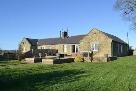 4 bedroom accommodation in Acklington