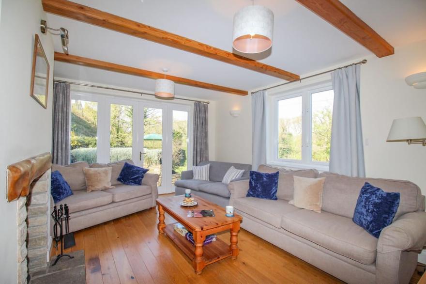 CORFE LODGE, family friendly, with open fire in Corfe Castle