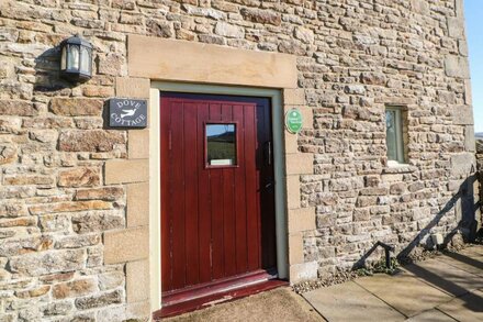 DOVE  COTTAGE, romantic, character holiday cottage in Allendale