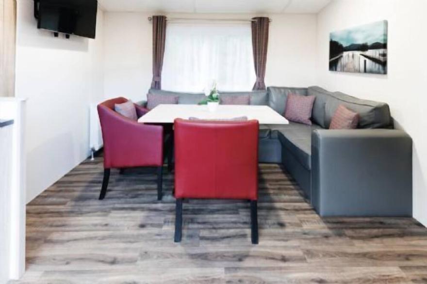 A superior lodge 2 that sleeps 6 guests  in 2 bedrooms