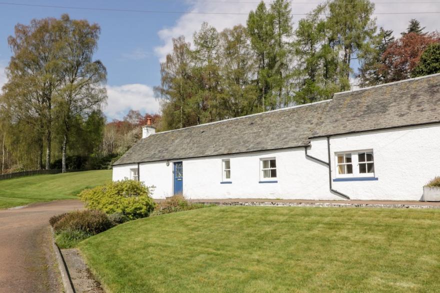 FORDIE WEST COTTAGE, Family Friendly In Comrie