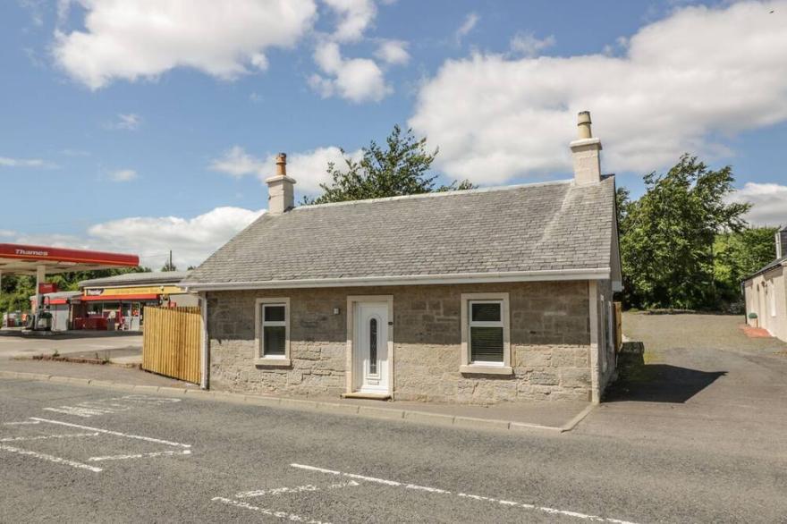 THE OLD TOLL COTTAGE, Pet Friendly, With A Garden In Muirkirk