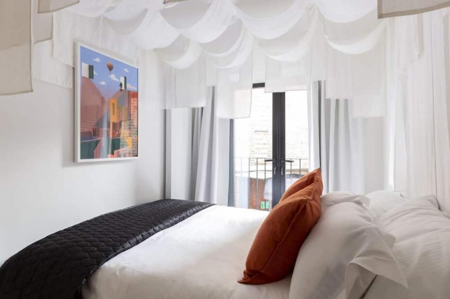 The Moonlight Apartment in Spitafields