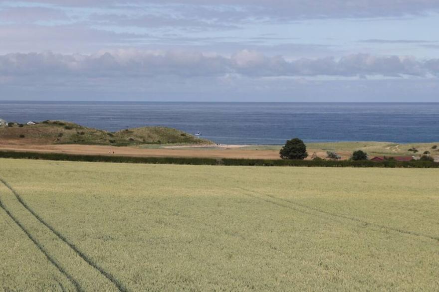 EMBLESTONES, Pet Friendly, Country Holiday Cottage In Embleton