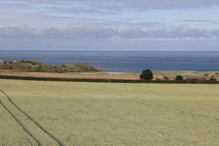 EMBLESTONES, pet friendly, country holiday cottage in Embleton