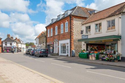 Oddfellows Hall - Three Bedroom Apartment, Sleeps 6