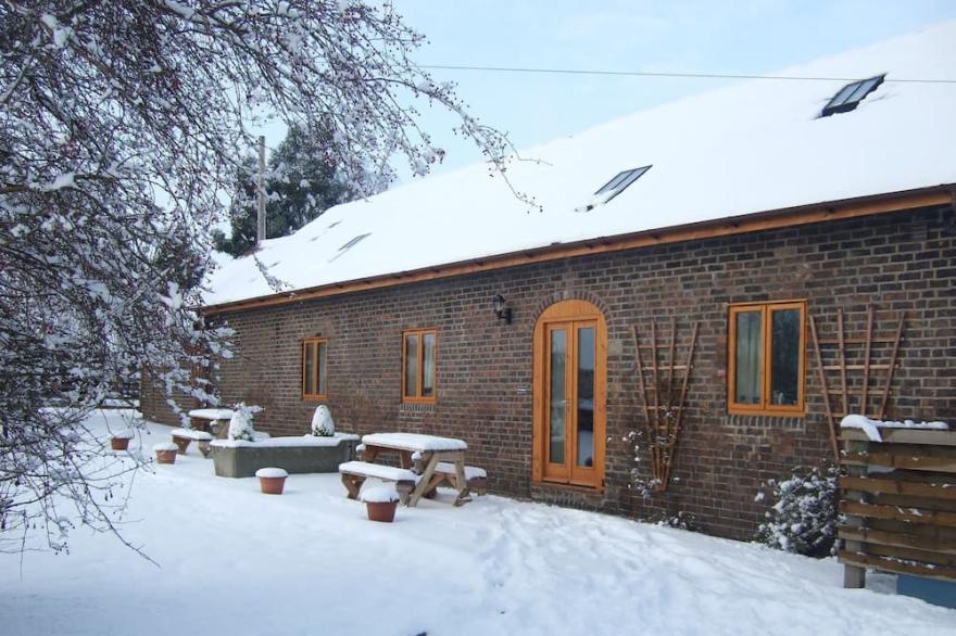 The Granary - Beautiful Barn Conversion Set On A Working Farm With Scenic Views