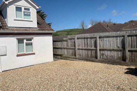 2 Bed Apartment, 5 Minutes Walk To Popular Surfing Beach and Croyde Village