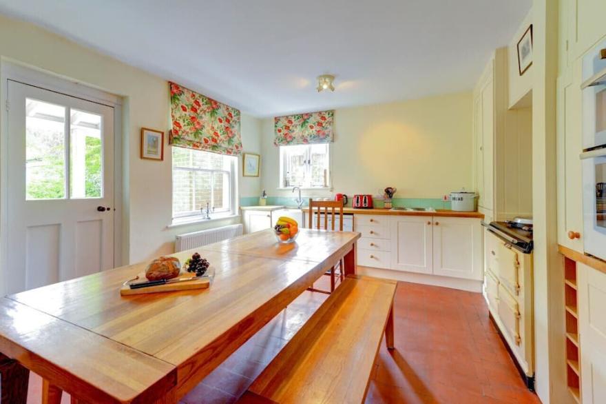 Amory House - Five Bedroom House, Sleeps 10
