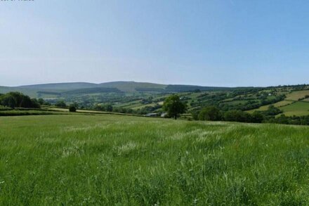 Llety Llyn y Fan - Five Bedroom House, Sleeps 10