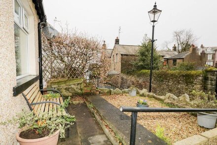 COSY BEE, pet friendly, character holiday cottage in Heysham