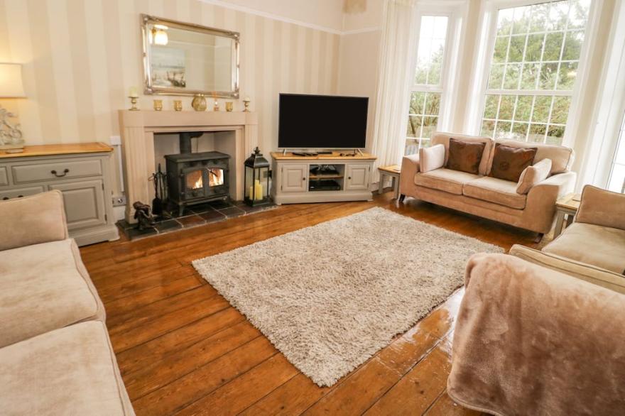 PENHOLM, Pet Friendly, Country Holiday Cottage In Penmaenmawr