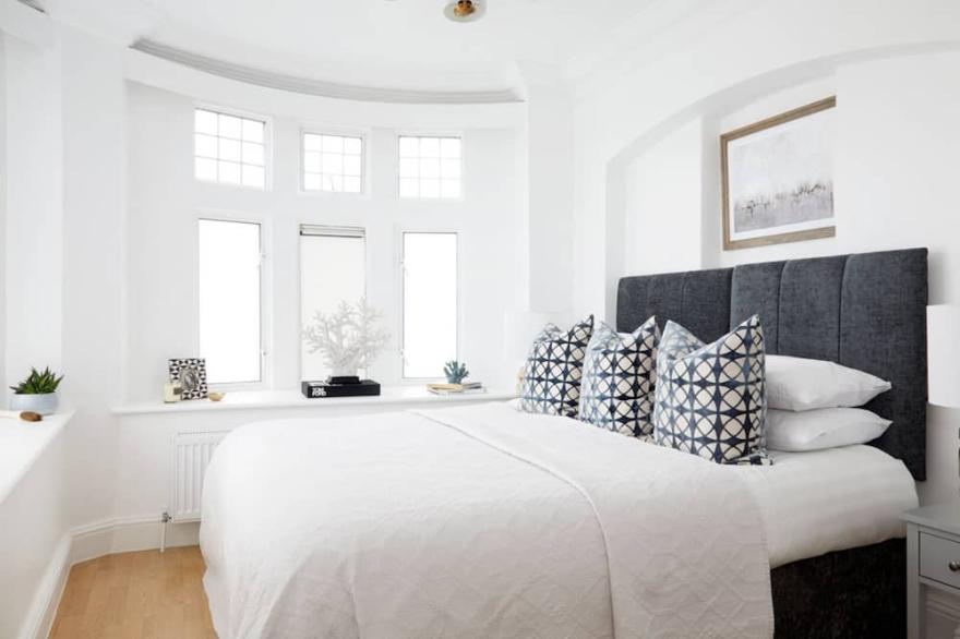 Superb 3 Bedroom/ 2 Bathroom Flat