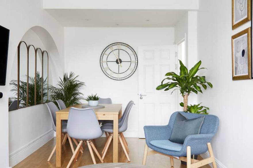 Superb 3 Bedroom/ 2 Bathroom Flat