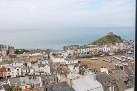 THE LOOKOUT, family friendly, country holiday cottage in Ilfracombe