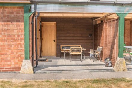 Broad Iron Cottage - Peace and tranquillity in a beautifully converted barn