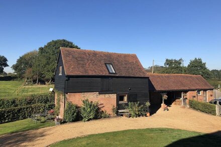 Cosy, Rustic 17th Century Countryside Barn.