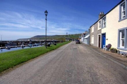 A cosy refurbished harbour view cottage located at the heart of the fishing village, Helmsdale