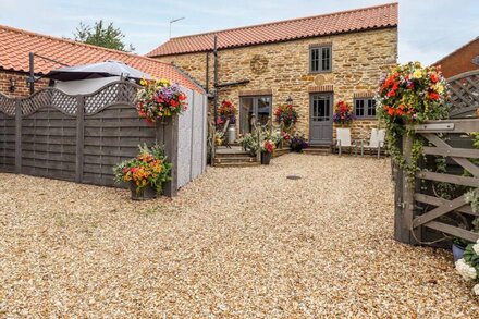 THE DAIRY BARN, family friendly, luxury holiday cottage in Ingham