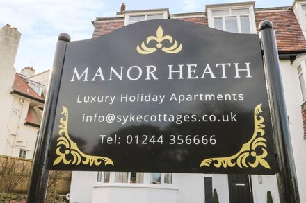 MANOR HEATH APARTMENT 2, pet friendly in Scarborough