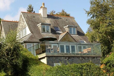 DOVE COTTAGE, family friendly, luxury holiday cottage in Dittisham